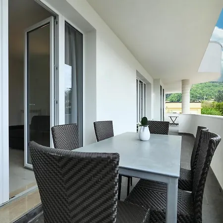 アパートホテル Borgo Degli Ulivi Di Olympic Garda *